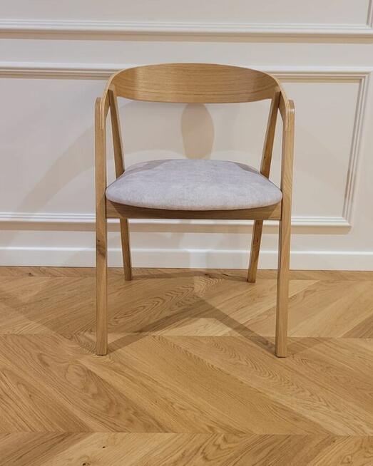 Krzesło tapicerowane z podłokietnikami dębowe od producenta