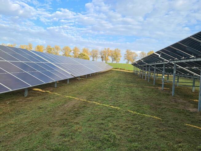 Koszenie farm fotowoltaicznych trawy nieużytków farmy