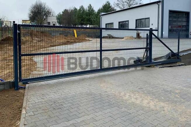 Brama przesuwna samonośna wjazdowa panelowa wózki rolki