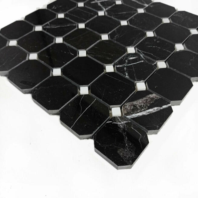 Mozaika z marmuru Black Silk + kostka Bianco Neve, octagon