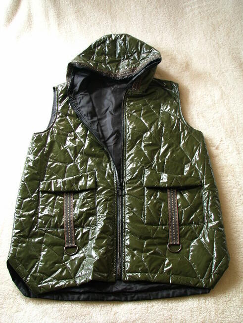 Pikowany bezrękawnik, długa kamizelka z kapturem, rozm. 48