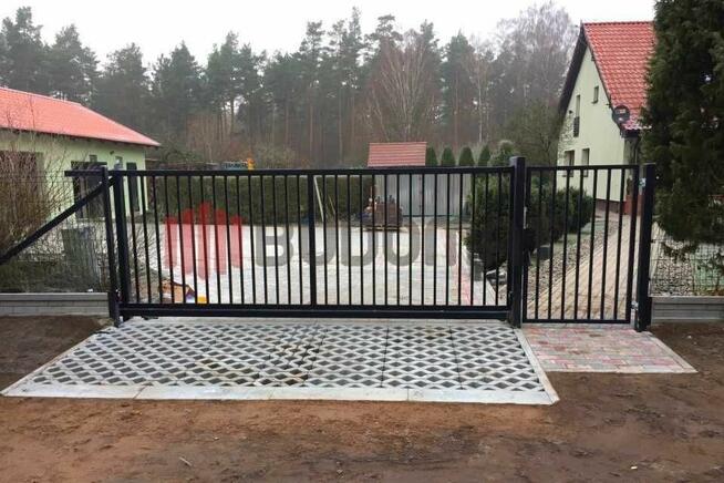 Brama przesuwna samonośna wjazdowa panelowa wózki rolki