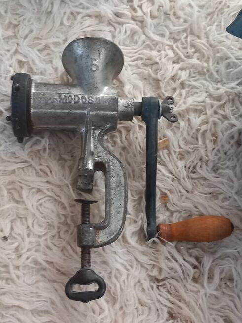 Zestaw naczyń i przyborów kuchennych