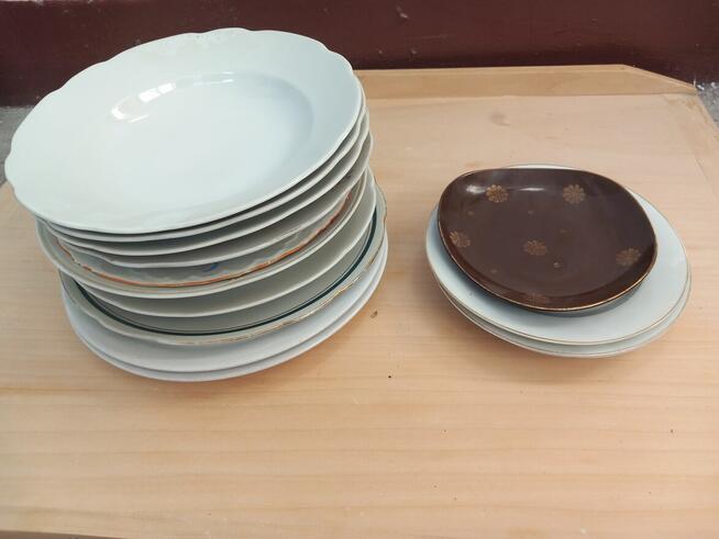 Zestaw naczyń i przyborów kuchennych