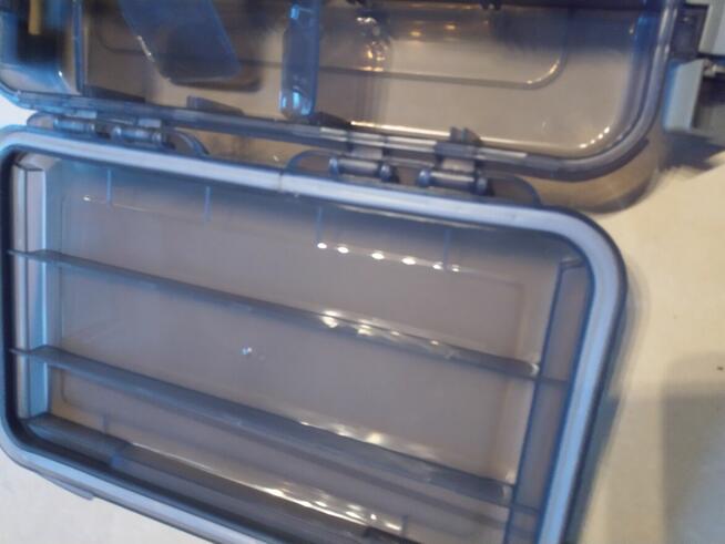 Hermetyczne pudełko na przynęty spinningowe