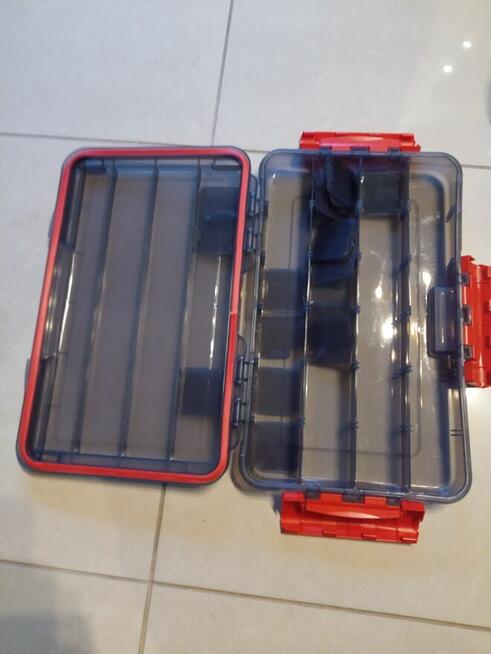 Hermetyczne pudełko na przynęty spinningowe