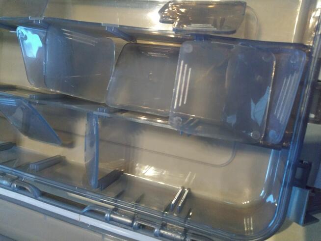 Hermetyczne pudełko na przynęty spinningowe