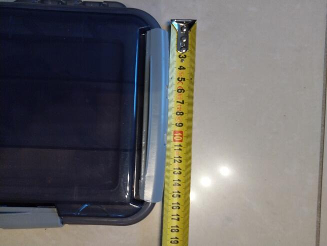 Hermetyczne pudełko na przynęty spinningowe