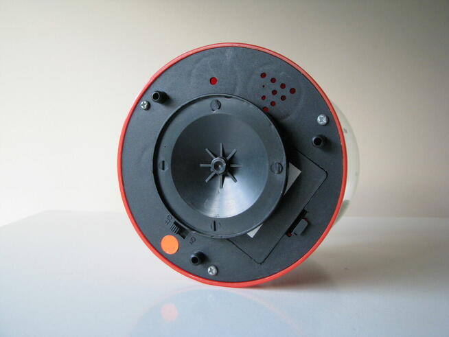 Duża obracająca się i świecąca kula śnieżna z pozytywką