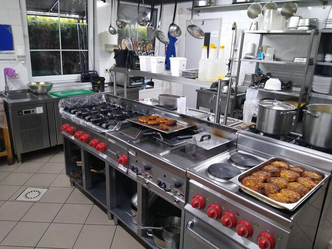 hotel i restaurację, dwa lokale sklepowe pod łodzią sprzedam