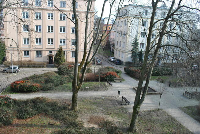 Wyposażona kawalerka blisko metra tanio