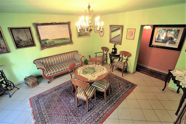 Zadbany dom blisko Obwodnicy i terenów zielonych.