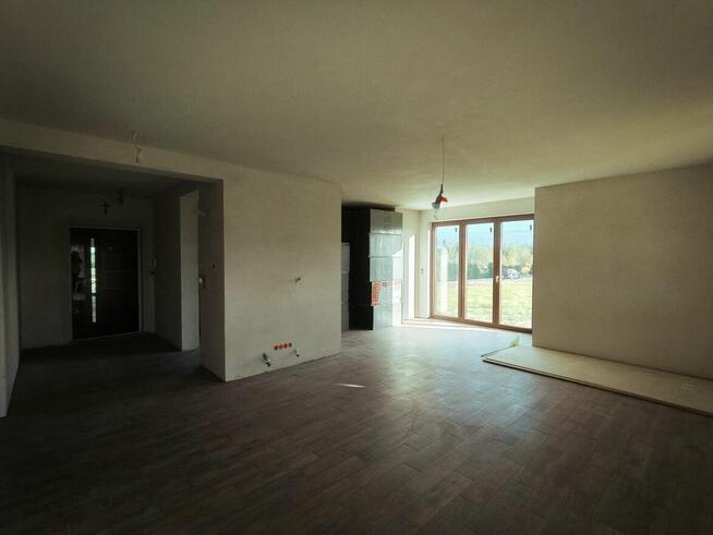 Dom jednorodzinny z podwójnym garażem