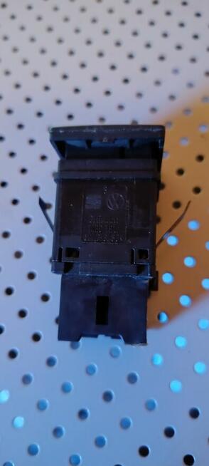 VW T5 Przełącznik ESP 7H0927134A204,07 używany , sprawny.