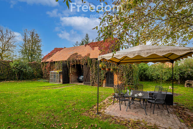 Dom w Międzylesiu, enklawa w sercu wsi k. Wągrowca