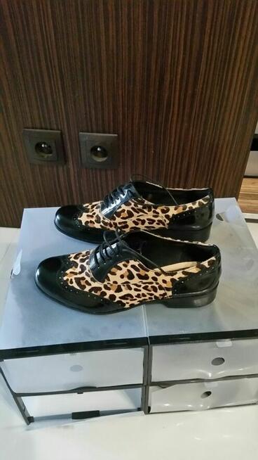 Buty damskie półbuty eleganckie Clarks panterka 42