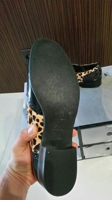 Buty damskie półbuty eleganckie Clarks panterka 42