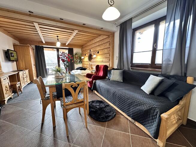 Ap. Hruby Regiel, widok, kominek, wiosna Zakopane