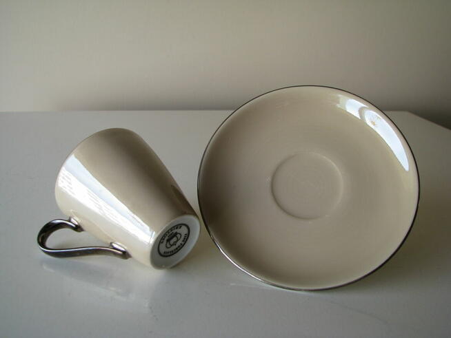 Porcelanowa perłowo-brązowa filiżanka ze złoceniami Kristoff