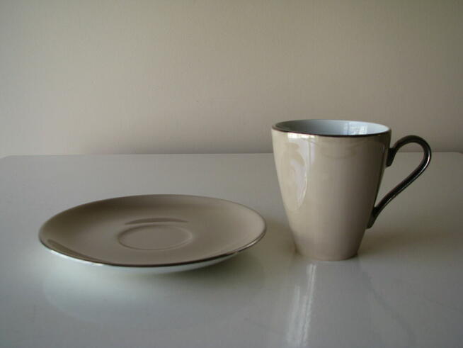 Porcelanowa perłowo-brązowa filiżanka ze złoceniami Kristoff