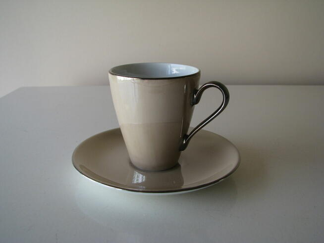 Porcelanowa perłowo-brązowa filiżanka ze złoceniami Kristoff