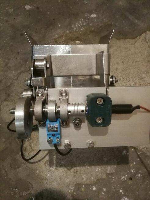 Maszyna pakująca, paczkarka, pakowaczka części.