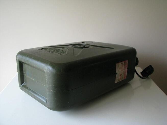 Kanister 10 l pojemnik baniak plastikowy z zakrętką na paliw