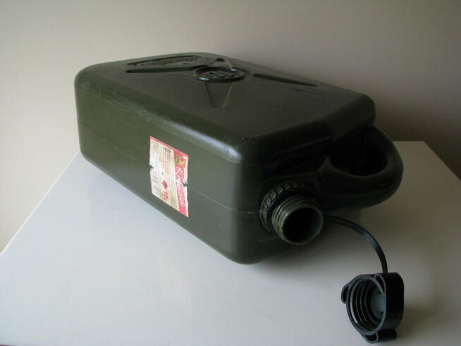 Kanister 10 l pojemnik baniak plastikowy z zakrętką na paliw