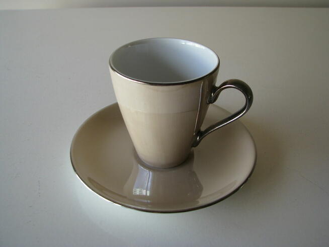 Porcelanowa perłowo-brązowa filiżanka ze złoceniami Kristoff