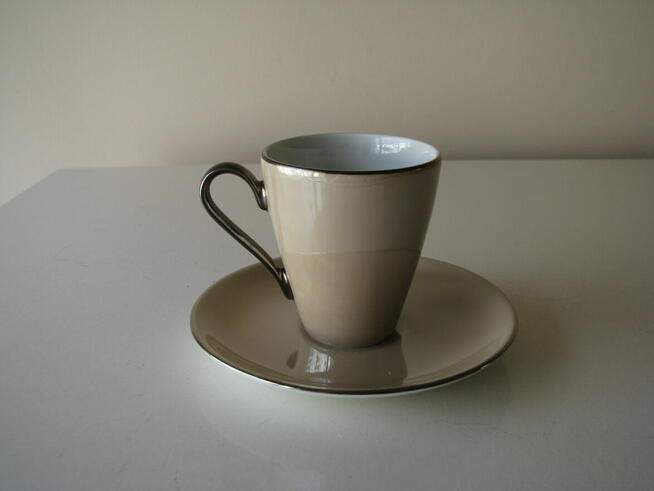 Porcelanowa perłowo-brązowa filiżanka ze złoceniami Kristoff