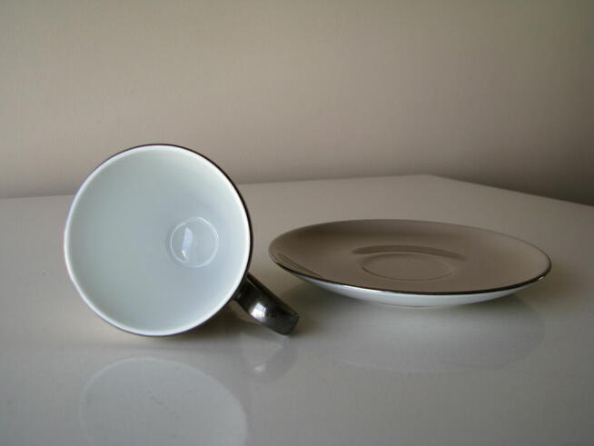 Porcelanowa perłowo-brązowa filiżanka ze złoceniami Kristoff