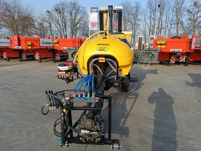 Opryskiwacz kołowy hydraulicznie rozkładany Montano 2000l