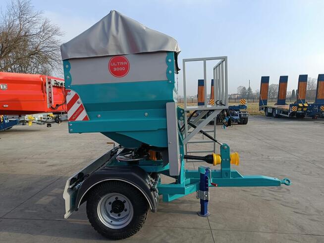 Rozsiewacz kołowy Montano nowy 2500l