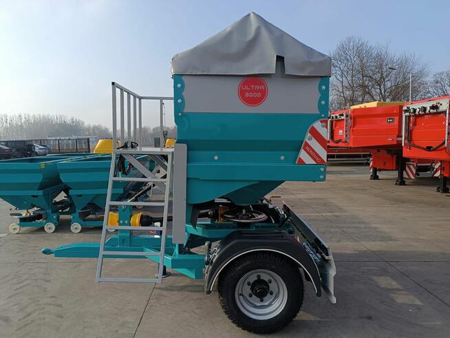 Rozsiewacz kołowy Montano nowy 2500l