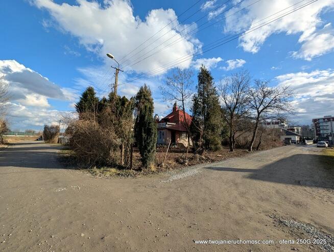 Dębica, ul. Łąkowa - działka zabudowana budynkiem