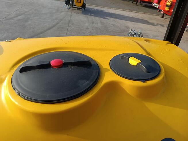 Opryskiwacz kołowy hydraulicznie rozkładany Montano 2000l