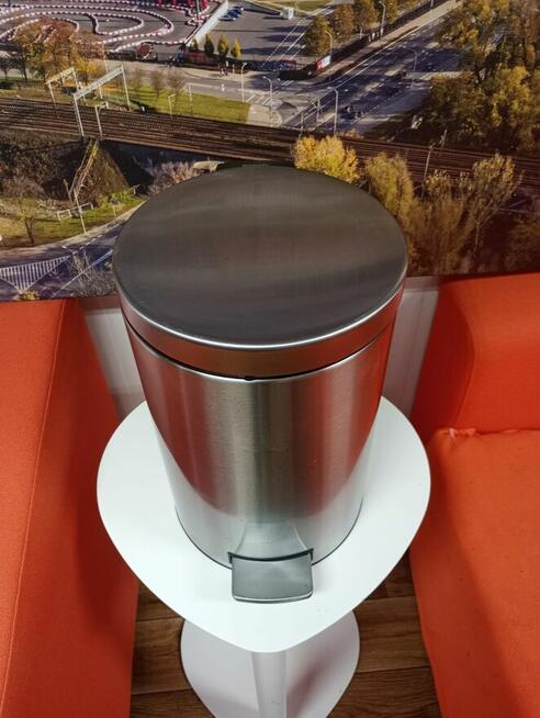 Kosz pedałowy na śmieci Brabantia kosze na śmieci biuro