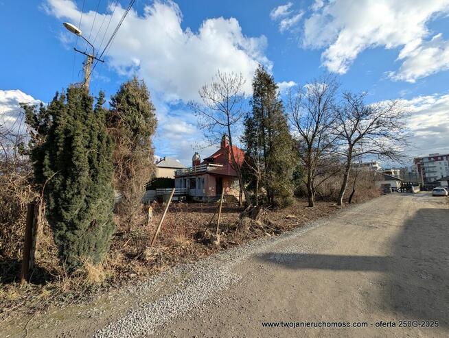 Dębica, ul. Łąkowa - działka zabudowana budynkiem