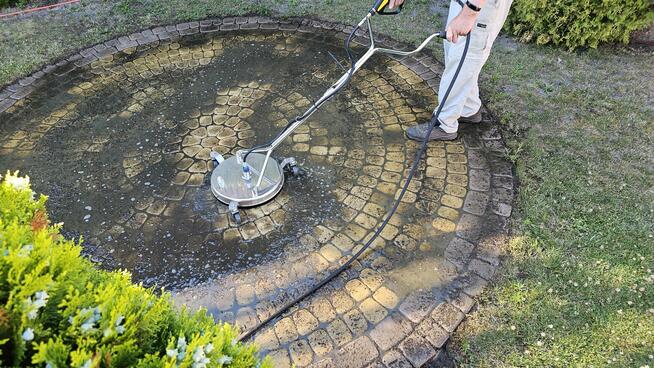 Profesjonalne mycie kostki brukowej