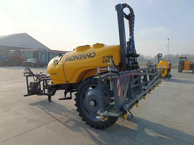 Opryskiwacz kołowy hydraulicznie rozkładany Montano 2000l