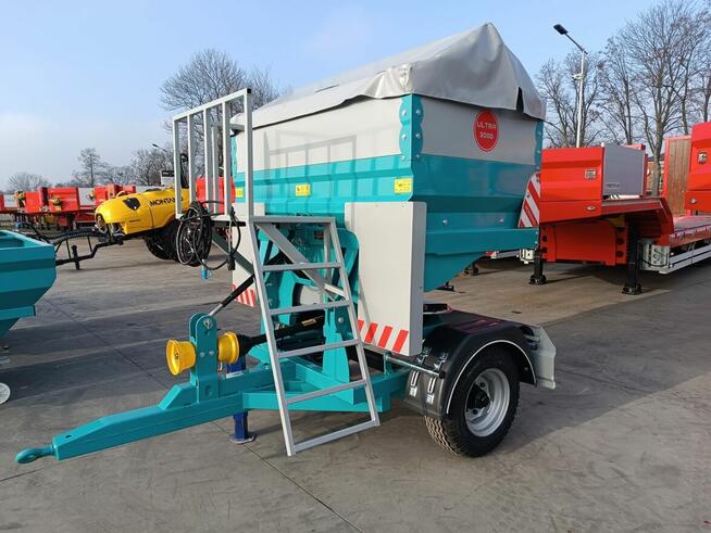 Rozsiewacz kołowy Montano nowy 2500l