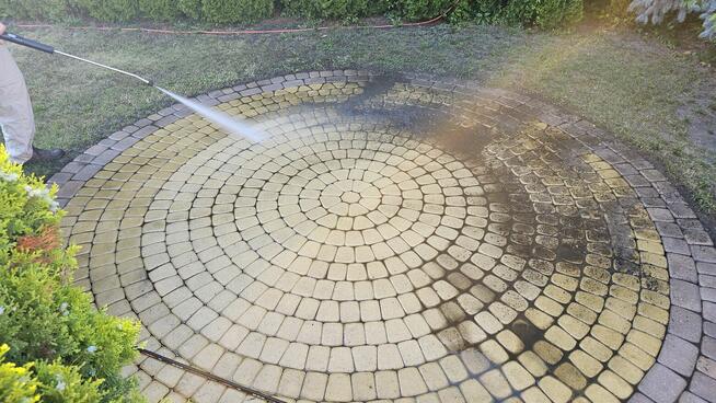 Profesjonalne mycie kostki brukowej
