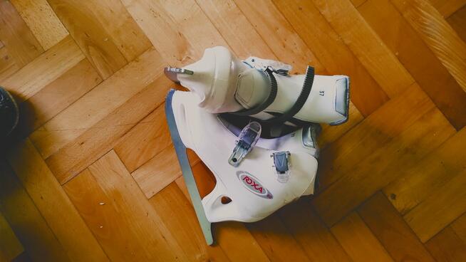 Buty łyżwiarskie, rozm 37.