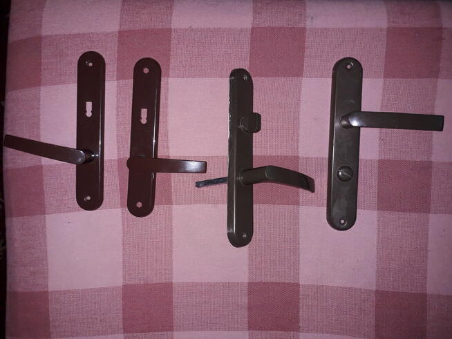 Klamki do drzwi brązowe