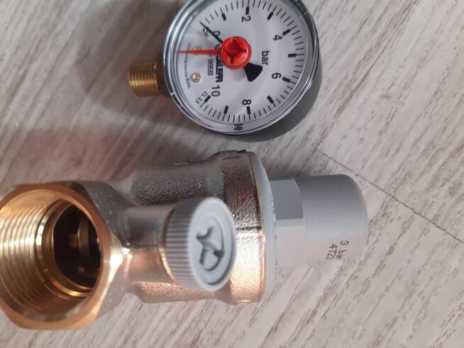 Reduktor ciśnienia wody 3/4 16 bar z manometrem CALEFFI53321