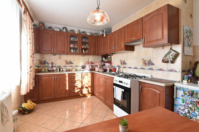 2poziomowe garaż 2 komórki lokatorskie 5ar działka