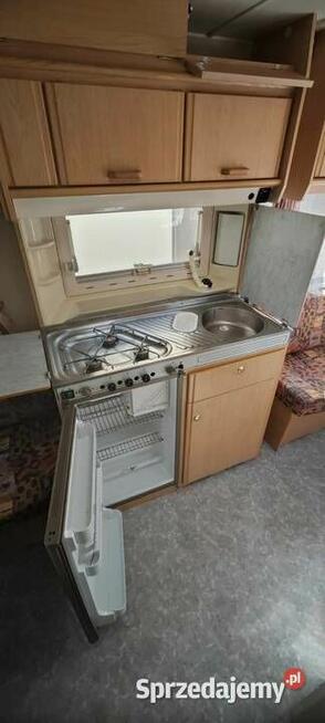 Chateau 380 z 1996 roku o masie własnej 747kg oraz dmc 1100kg