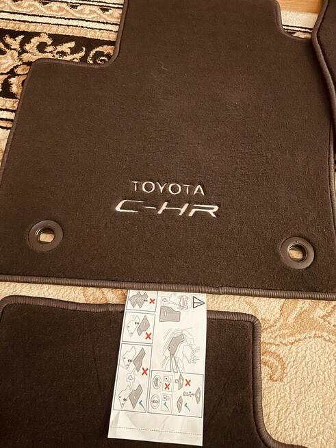 Sprzedam oryginalne dywaniki Toyota C-HR