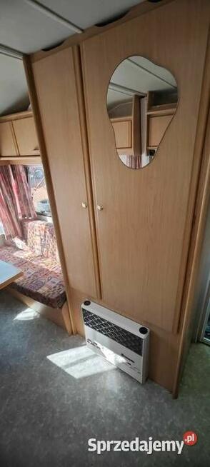 Chateau 380 z 1996 roku o masie własnej 747kg oraz dmc 1100kg