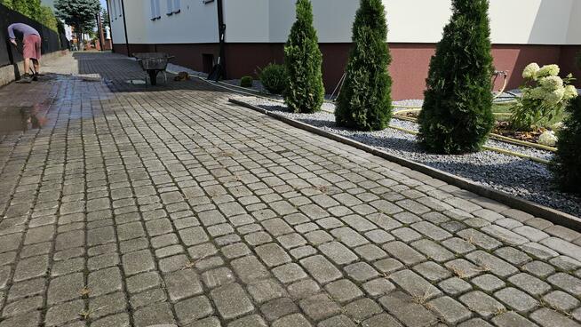 Profesjonalne mycie kostki brukowej